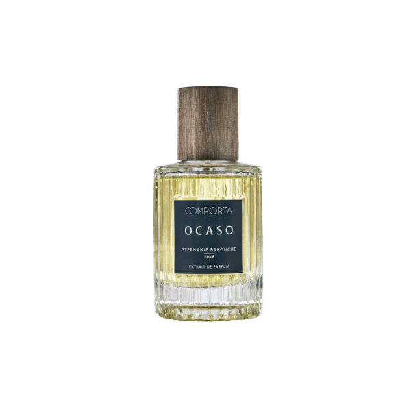 Perfume cilíndrico, liquido dorado, etiqueta negra, Ocaso en letras blancas. Tapa de madera.