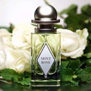 Aquí tienes varias opciones de texto ALT, optimizadas para SEO y con un enfoque persuasivo, adaptadas a la imagen principal del producto "Mint Rose" de ORDIO LAB: **Opción 1 (Énfasis en la fragancia):** `Mint Rose ORDIO LAB: Fragancia fresca y floral para una piel radiante. ¡Descúbrela ahora!` **Opción 2 (Énfasis en la marca y la experiencia):** `ORDIO LAB Mint