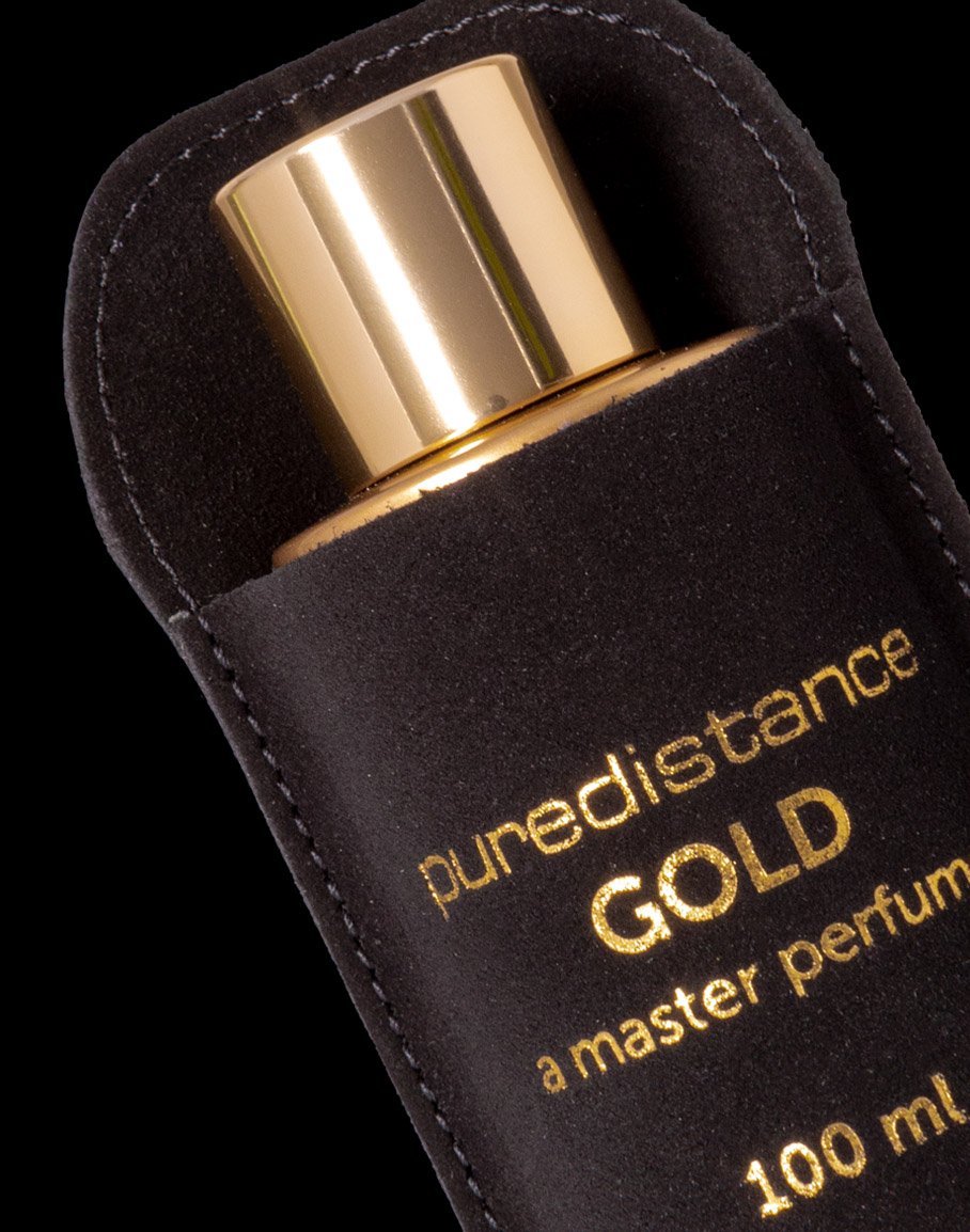 Puredistance GOLD, extracto puro en funda de piel dorada, próximamente en 7 Sense Parfums El Salvador